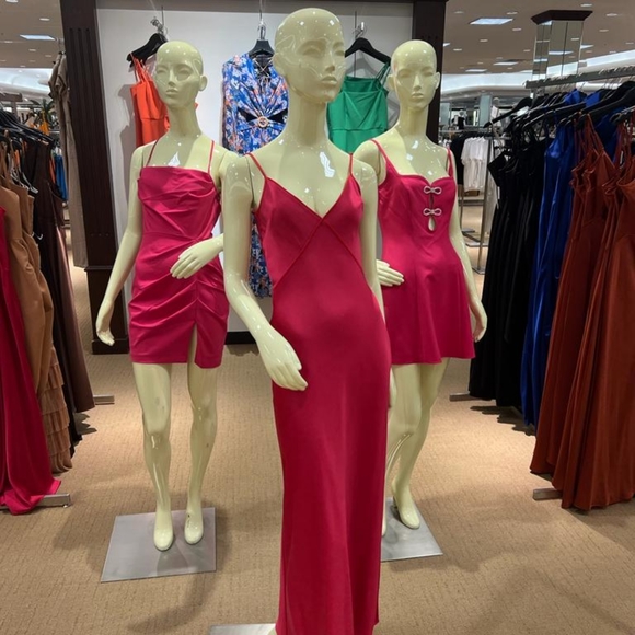 NWT, Pre-loved clothing - Picture 4 of 5